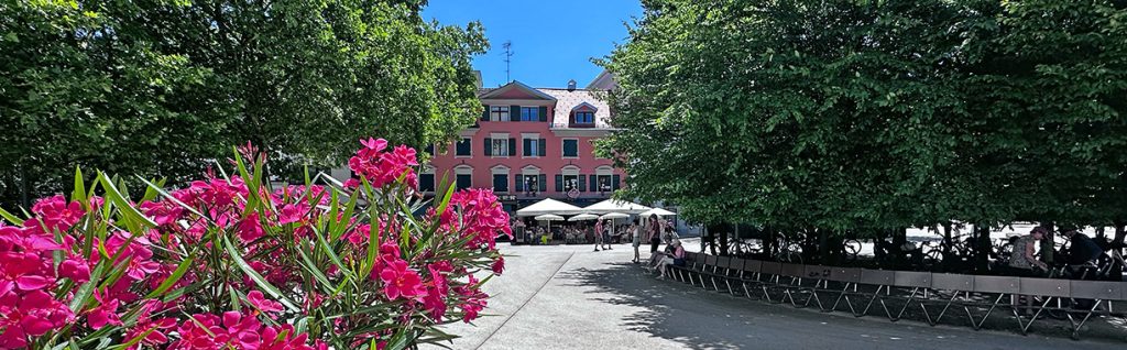 Sicht auf Cafe und Galerie- am Kornmarktplatz, Bregenz-2279